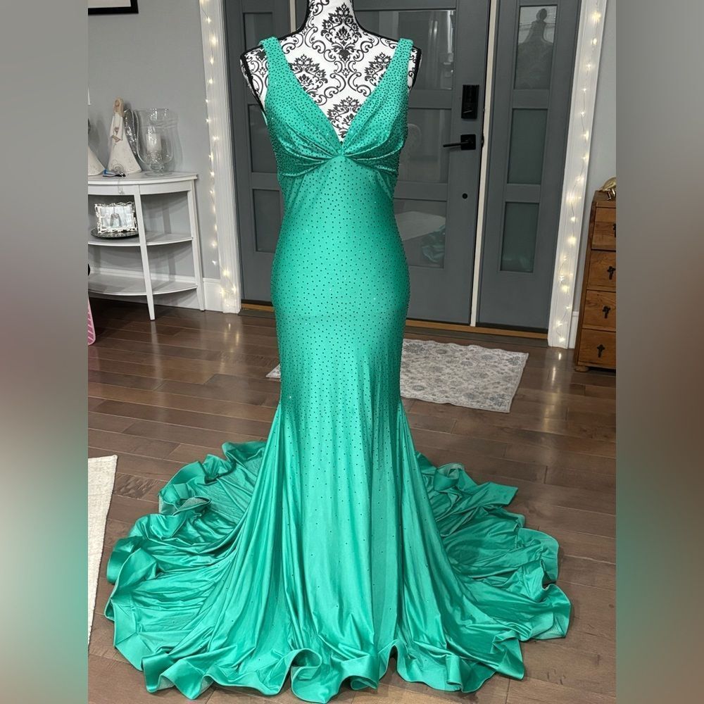 Prom dress - gorgeous!!! Emerald Green with detail- pictures do no justice!
